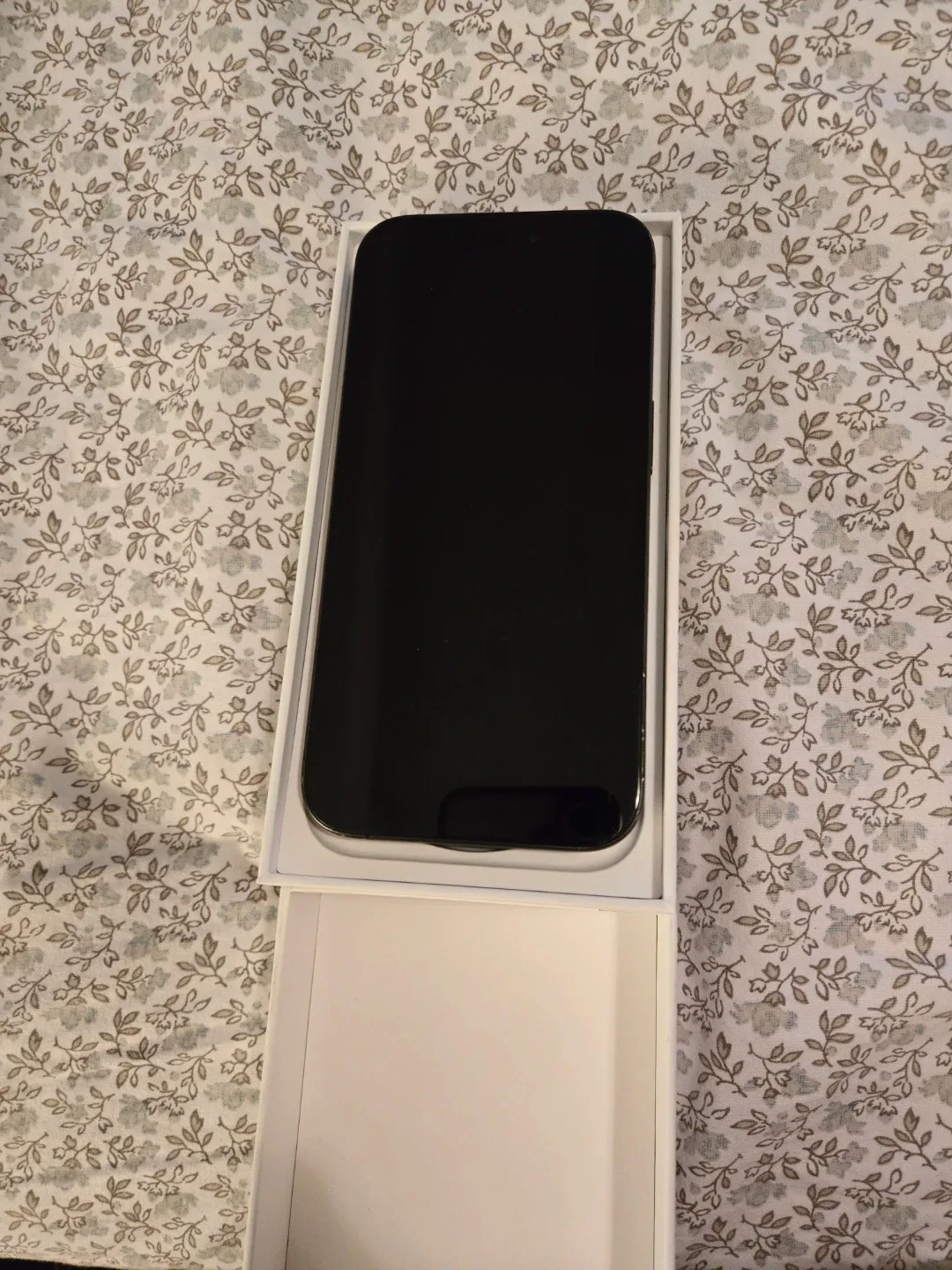 iPhone 15 Pro - Excellent Condition 128gb image indicator(2)