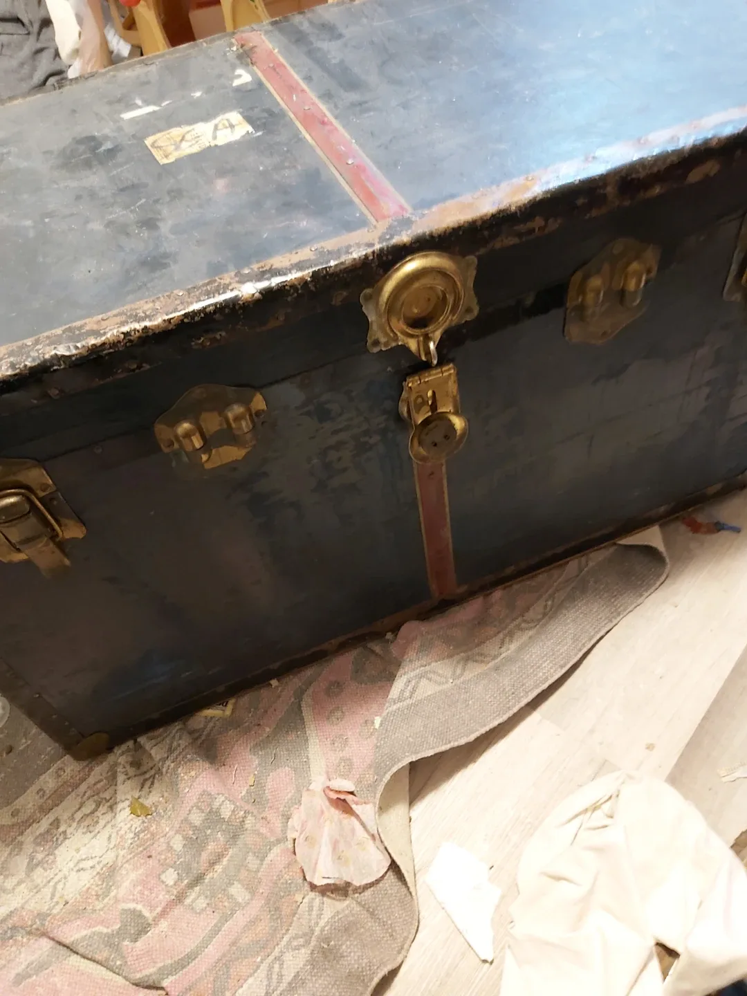 Antique steamer trunk thumbnail