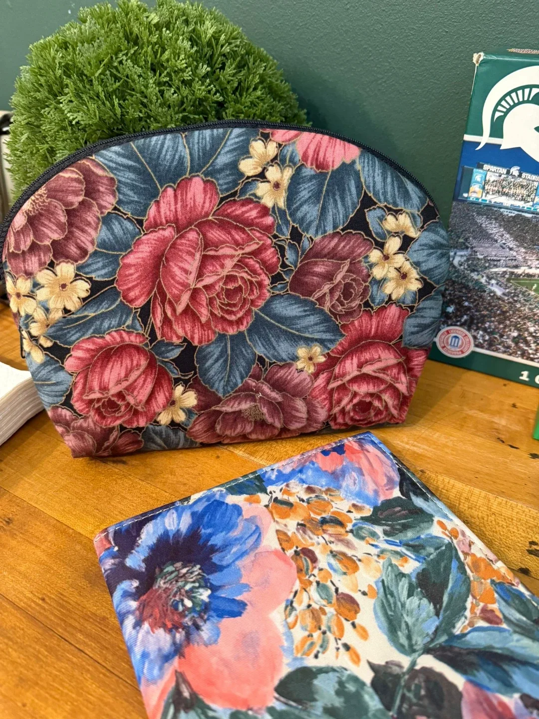 Floral Print Cosmetic Bags & Notebook image indicator(5)