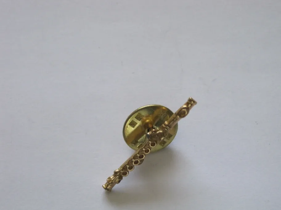 Flute Pin