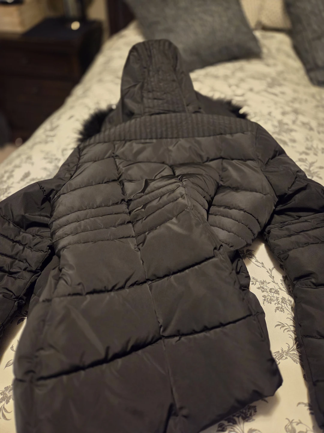 Guess Black Puffer Jacket with Faux Fur Hood - photo 3