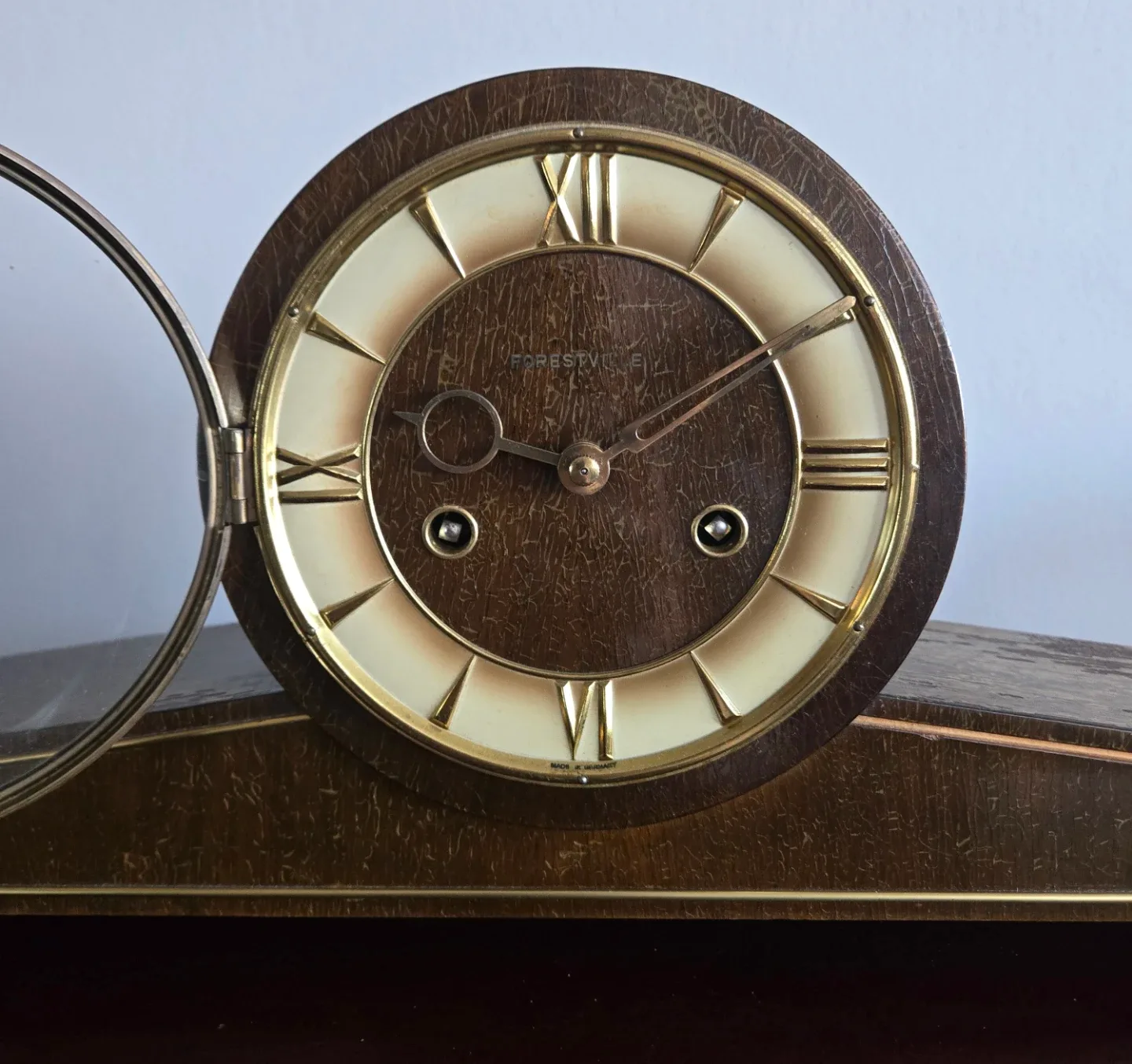 Vintage 1950's Forestville Mantle Clock. Works Perfect. image indicator(5)
