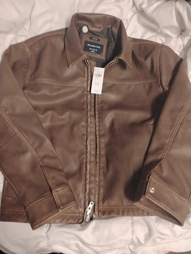 Abercrombie & Fitch Cropped Leather Jacket - Size M image indicator(2)