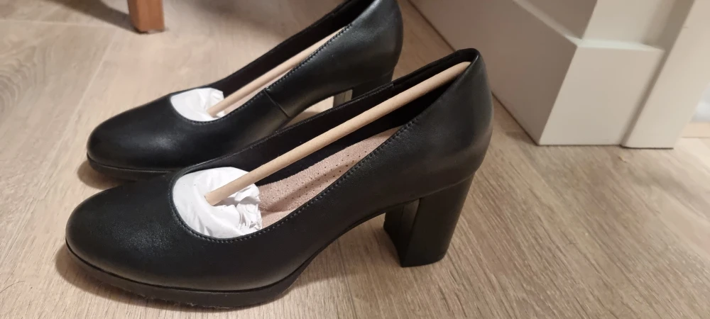 Clarks Black Leather Heels - Size 6.5 - photo 2