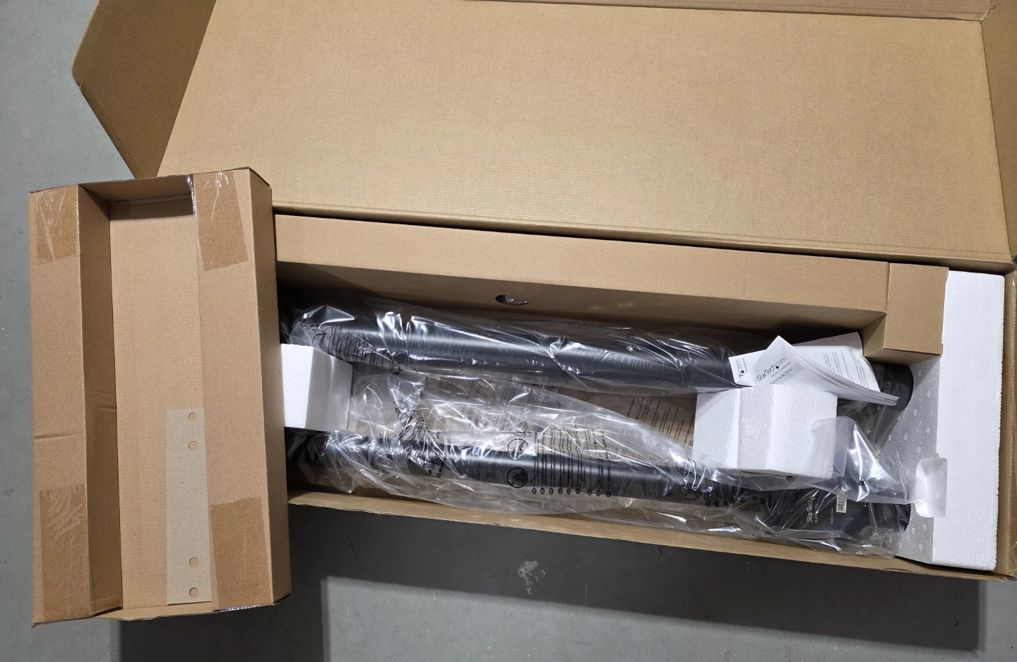 New StarTech Flat-Screen TV Ceiling Mount (32-75") - photo 2