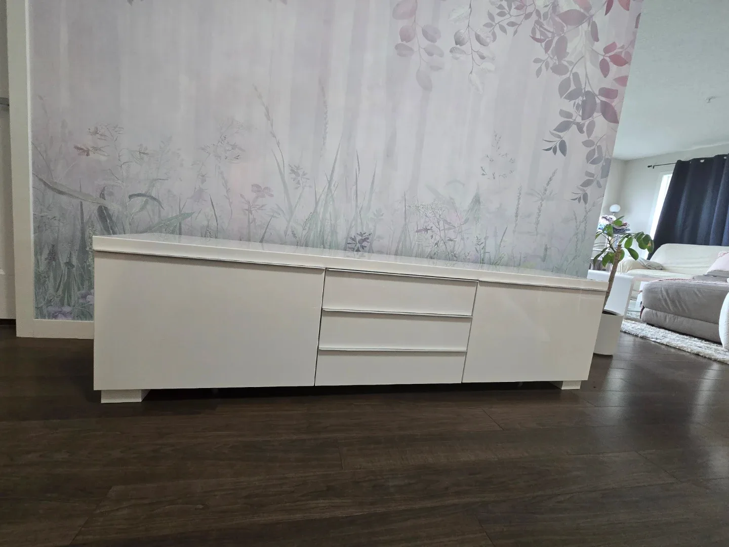 IKEA BESTA BURS White TV Stand/Cabinet image indicator(2)