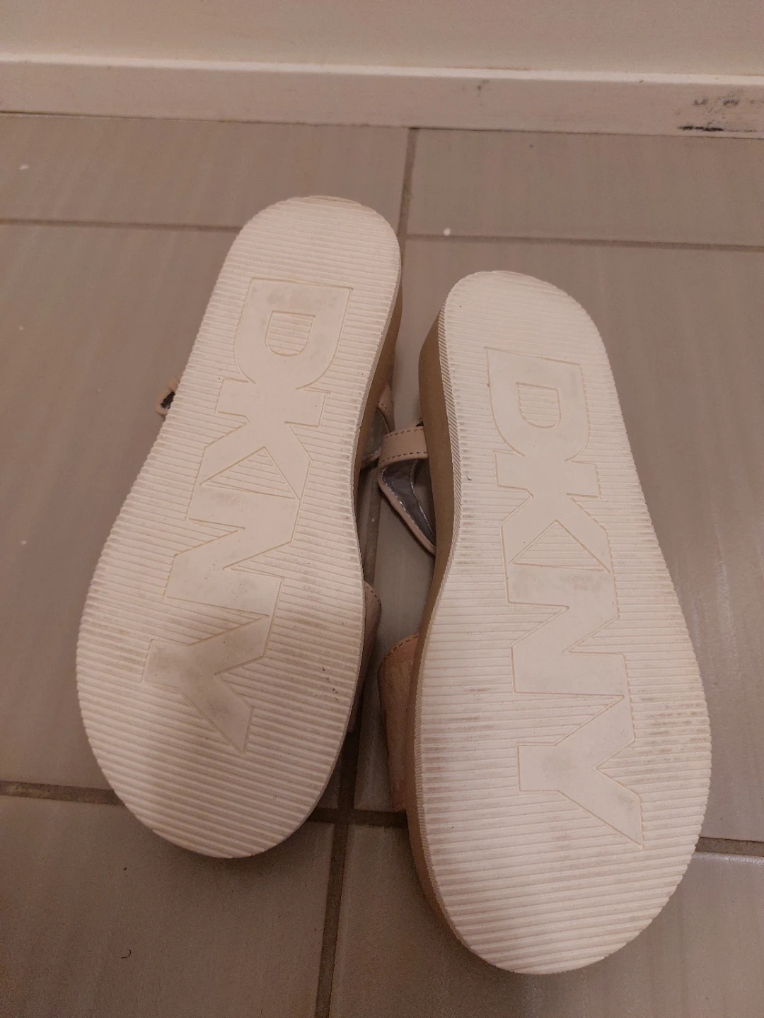 DKNY Beige Sandals - Size 3 - photo 4