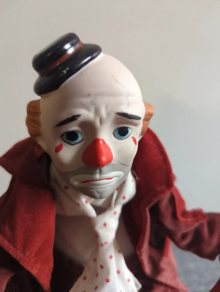 Vintage "Send in the Clowns" Musical Clown Figurine image indicator(5)