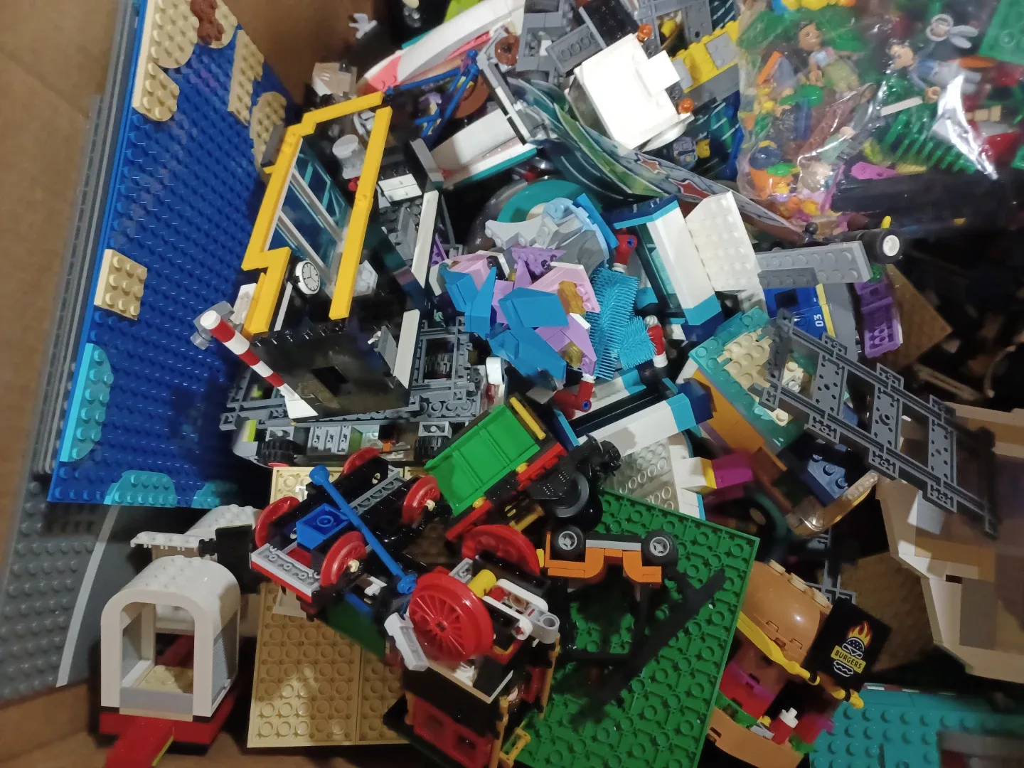 35 lb Mixed LEGO Bricks & Pieces image indicator(4)