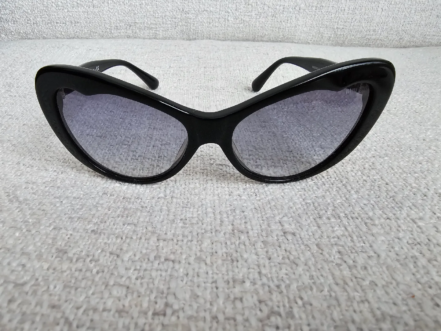 Miu Miu Cat Eye Sunglasses - Black image indicator(4)
