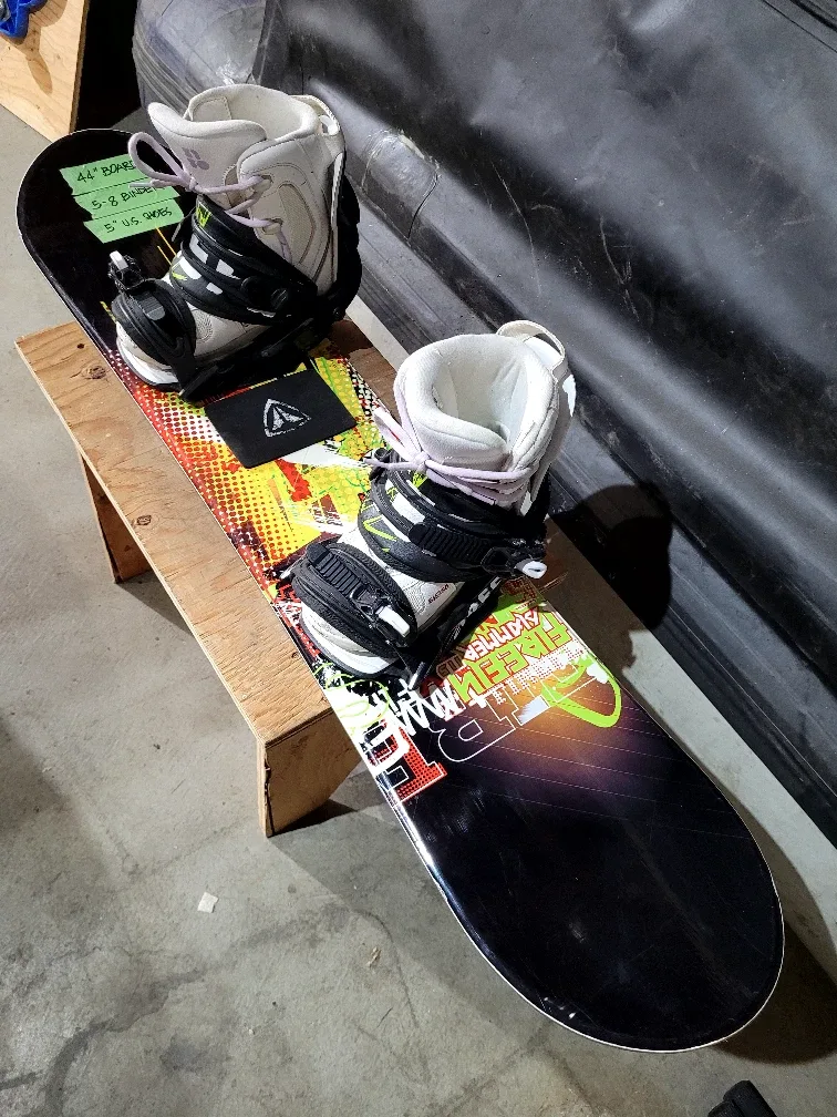 Snowboard, Bindings, and Shoes Set image indicator(2)
