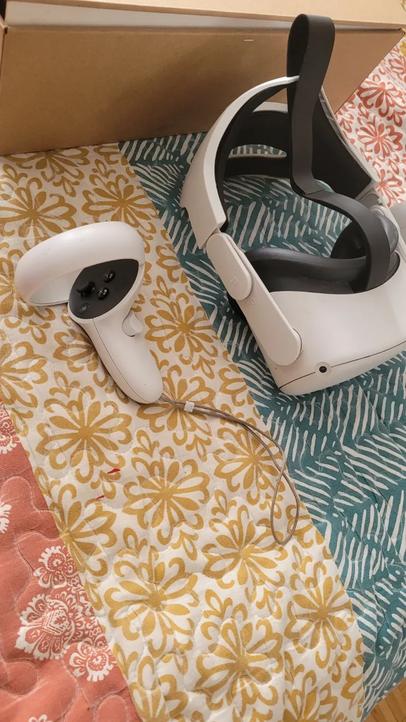 Oculus Quest 2 VR Headset image indicator(3)