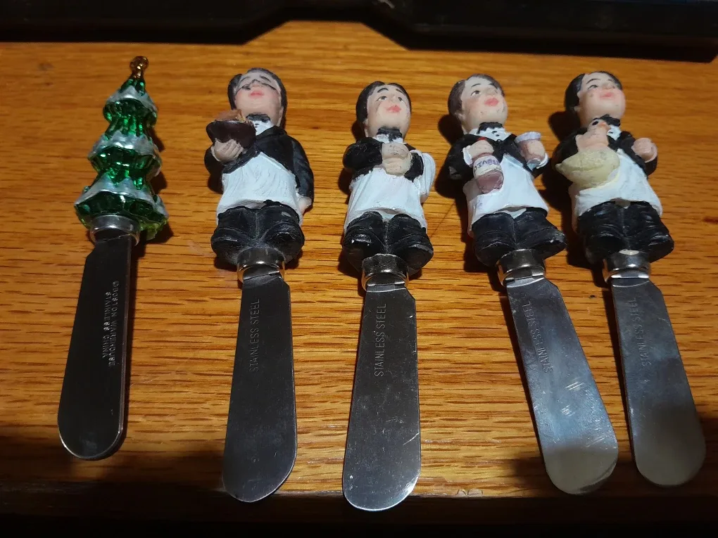Novelty Spreader Knives - Waiter Theme