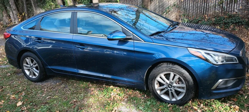 Hyundai Sonata - Blue Sedan image indicator(2)