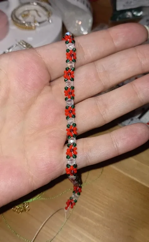 Handmade Daisy Beaded Bracelet image indicator(7)