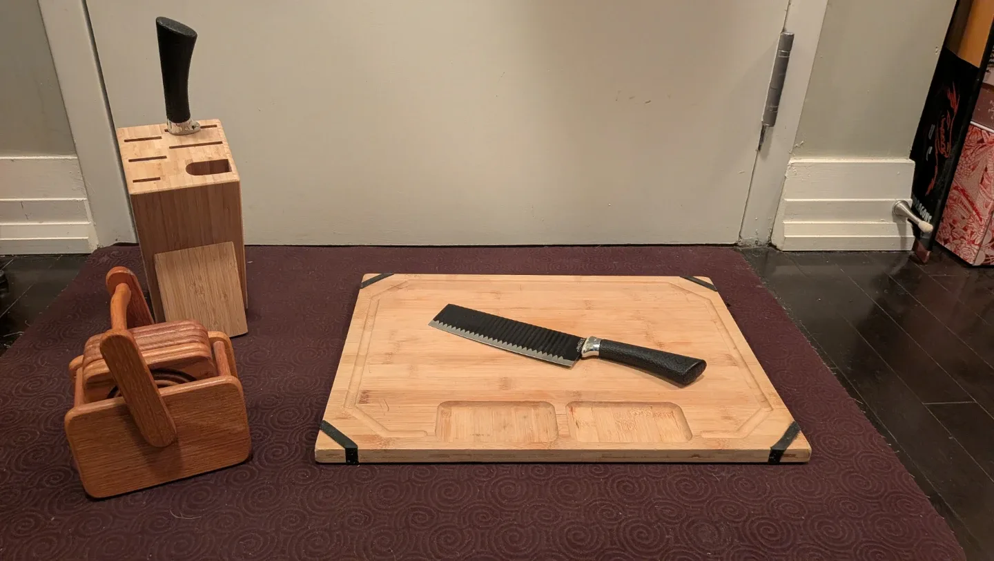Bamboo Cutting Board with 2 Knives & Coasters image indicator(2)