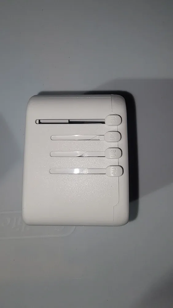 Vylee Universal Travel Adapter - White image indicator(7)