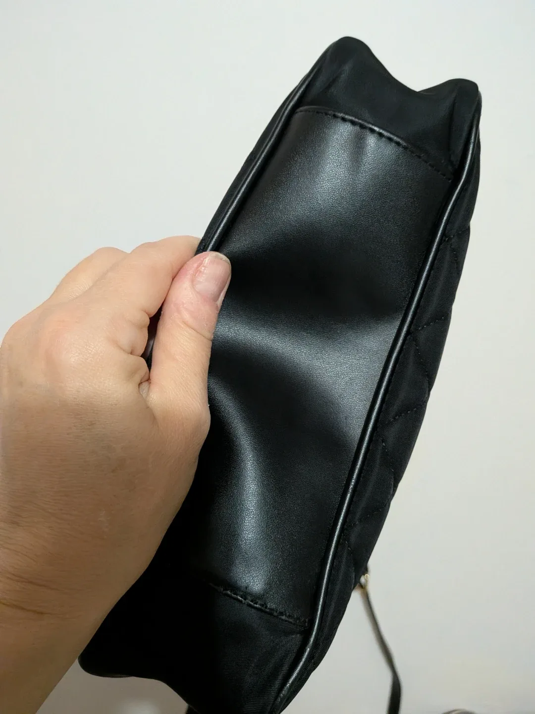 Calvin Klein black purse with adjustable strap good condition image indicator(7)