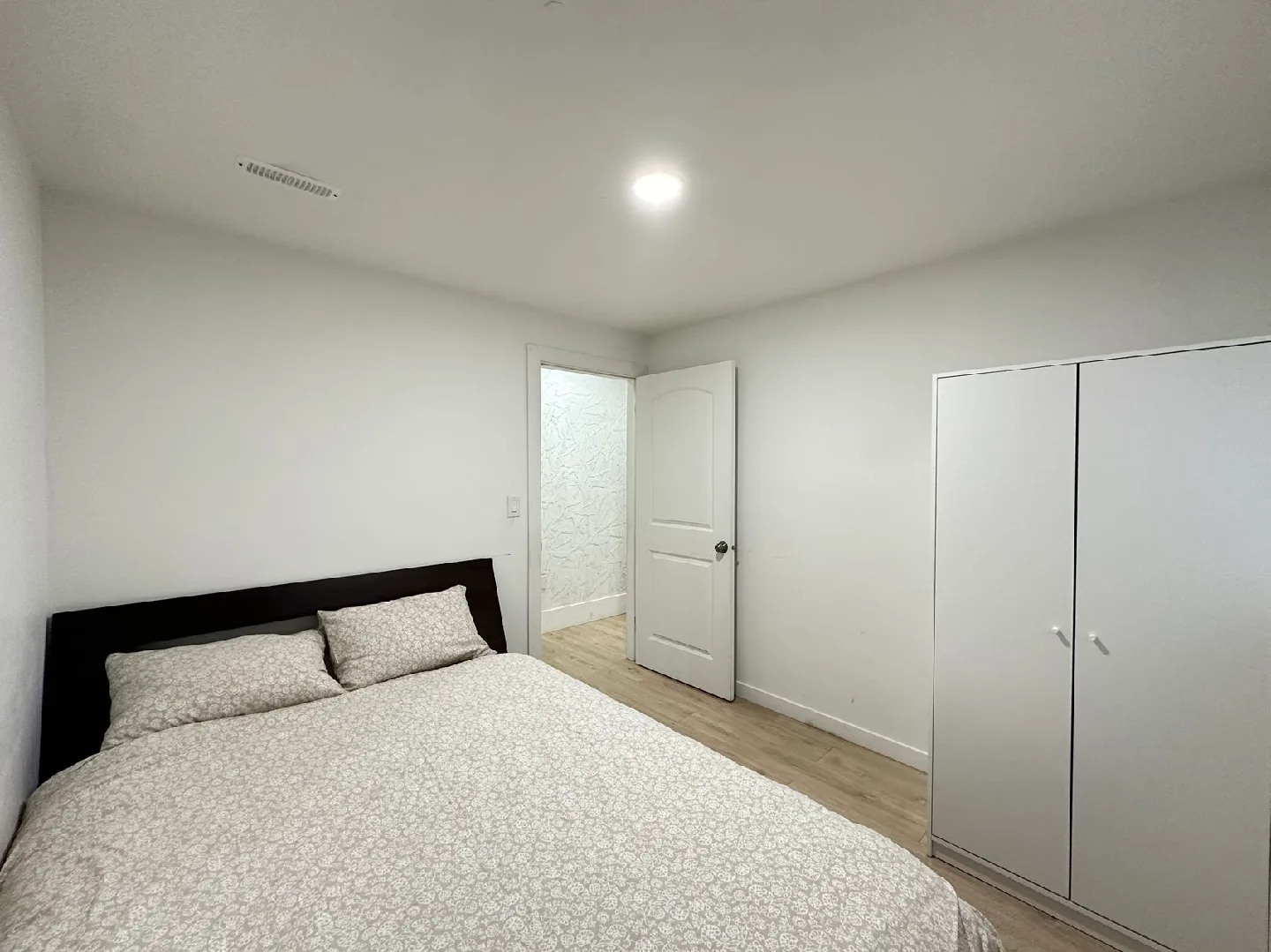 2 bedroom  1 bath - house image indicator(7)