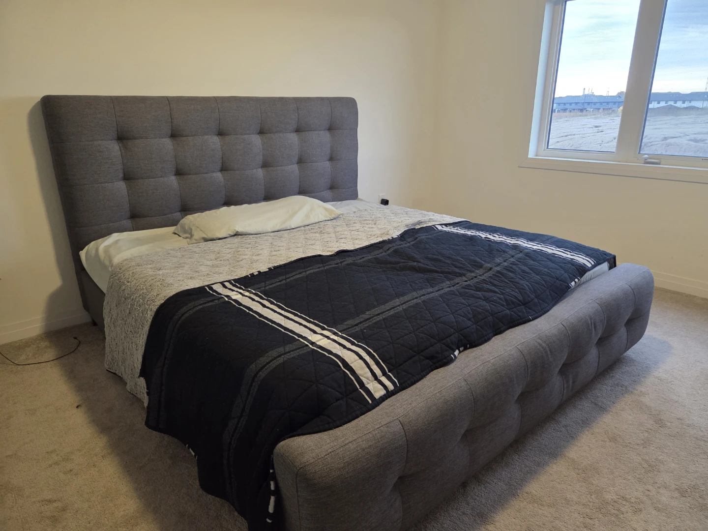 Grey King size Bed Frame - photo 4