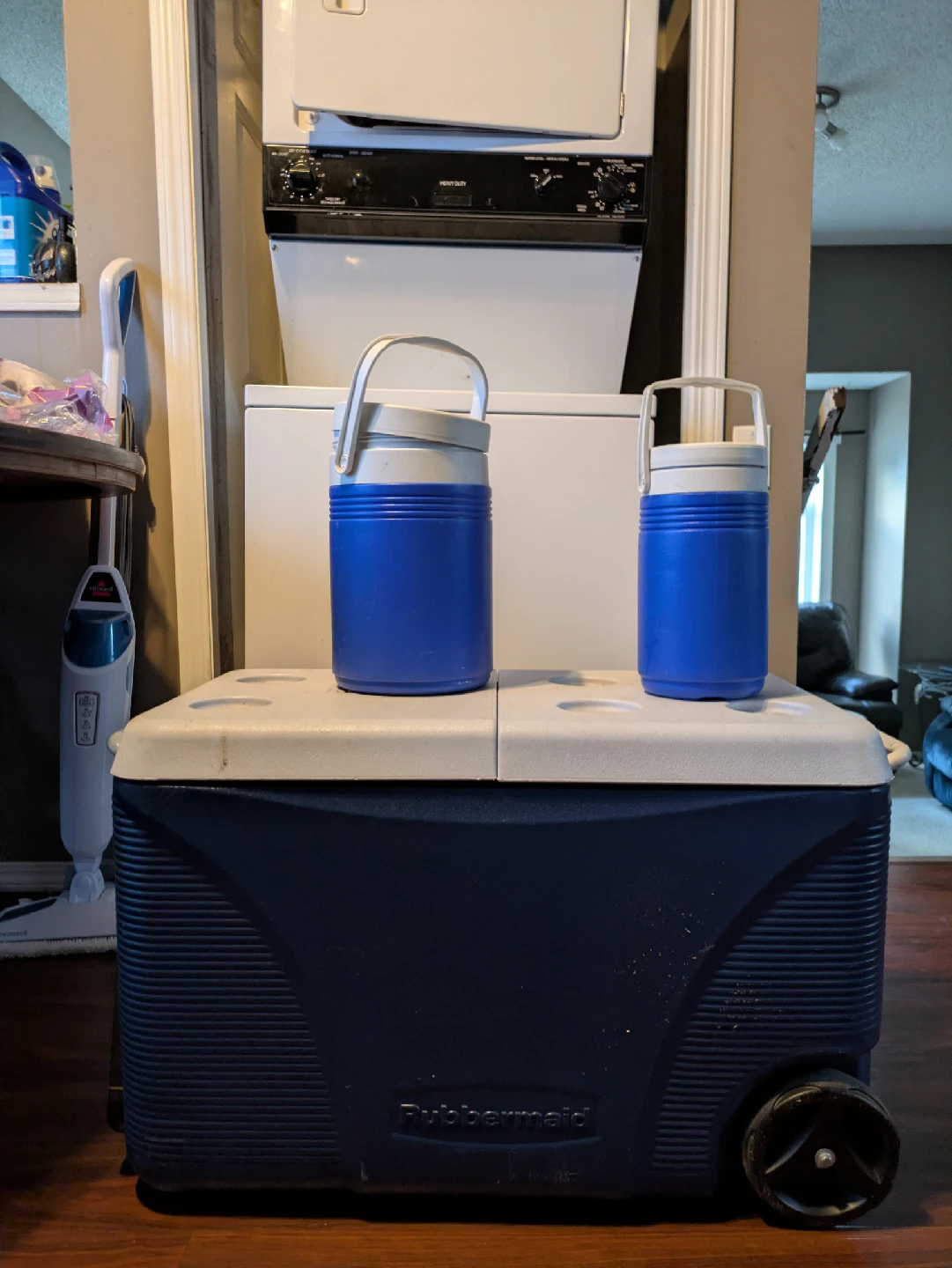Rubbermaid Wheeled Cooler - Blue & White - photo 3