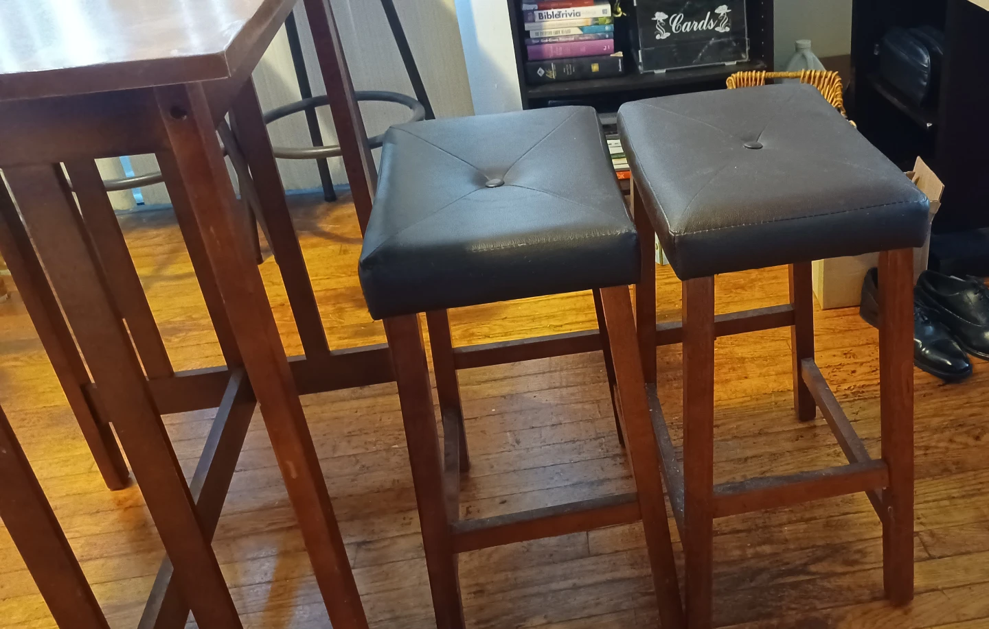Wooden Table with 2 Stools - photo 4