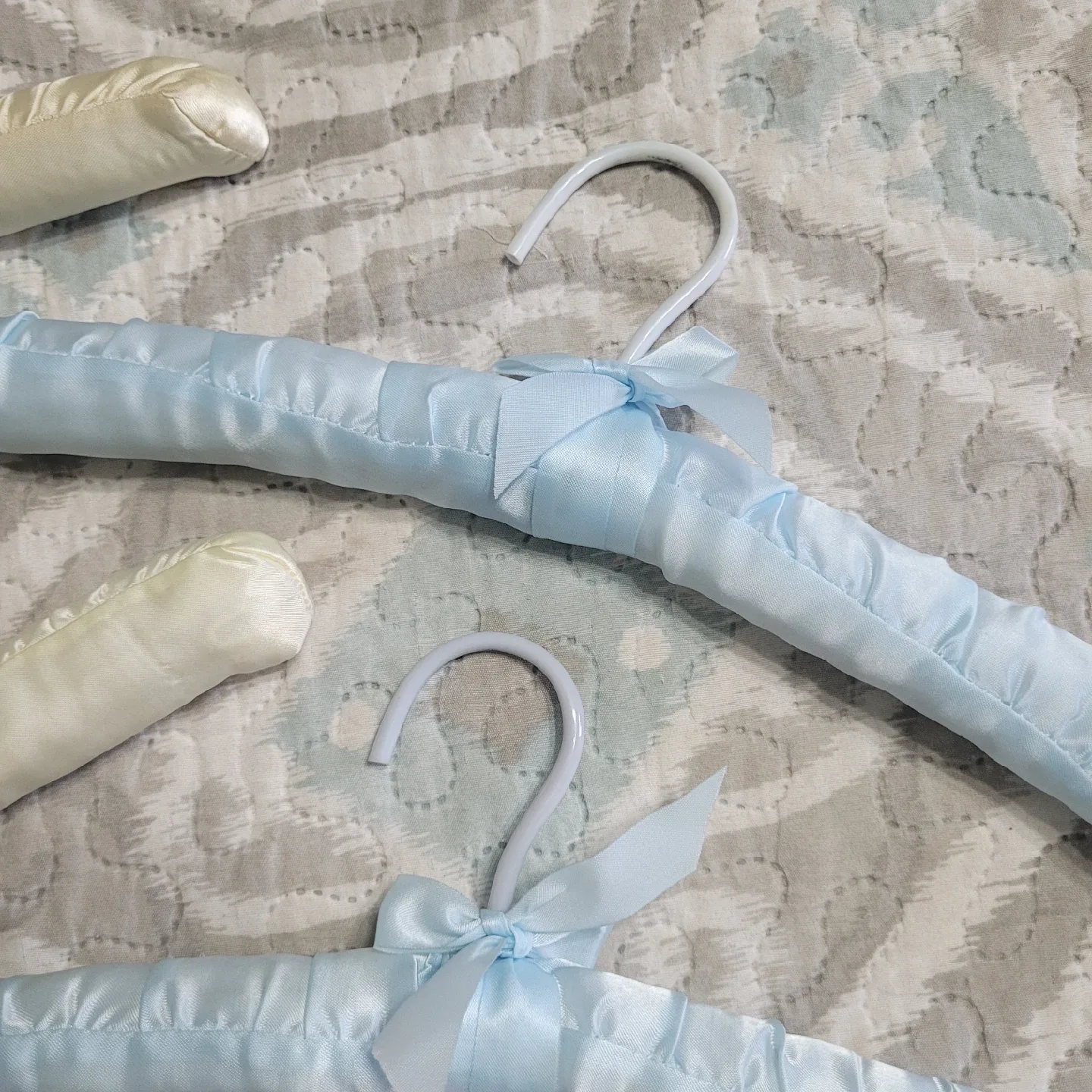 Lot Set of 7 Soft Padded Satin 15" - 16" Vintage Hangers image indicator(4)