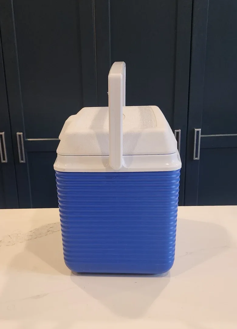 Rubbermaid Blue Cooler image indicator(2)