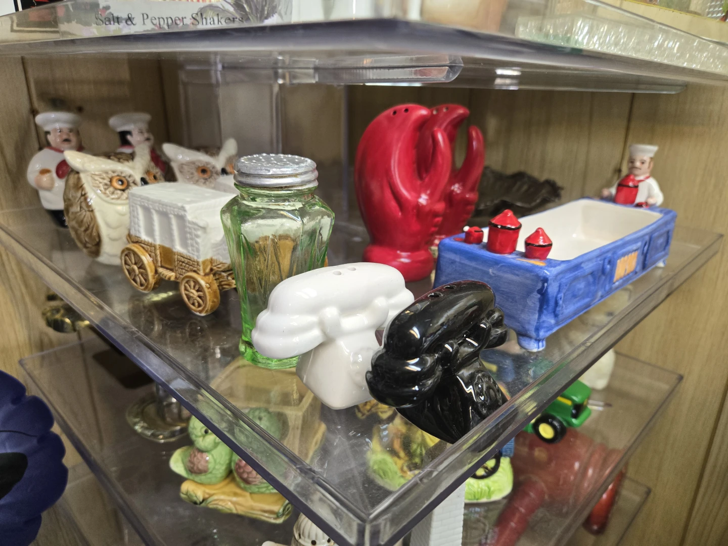 Assorted Decorative Figurines & Coin Banks - photo 5
