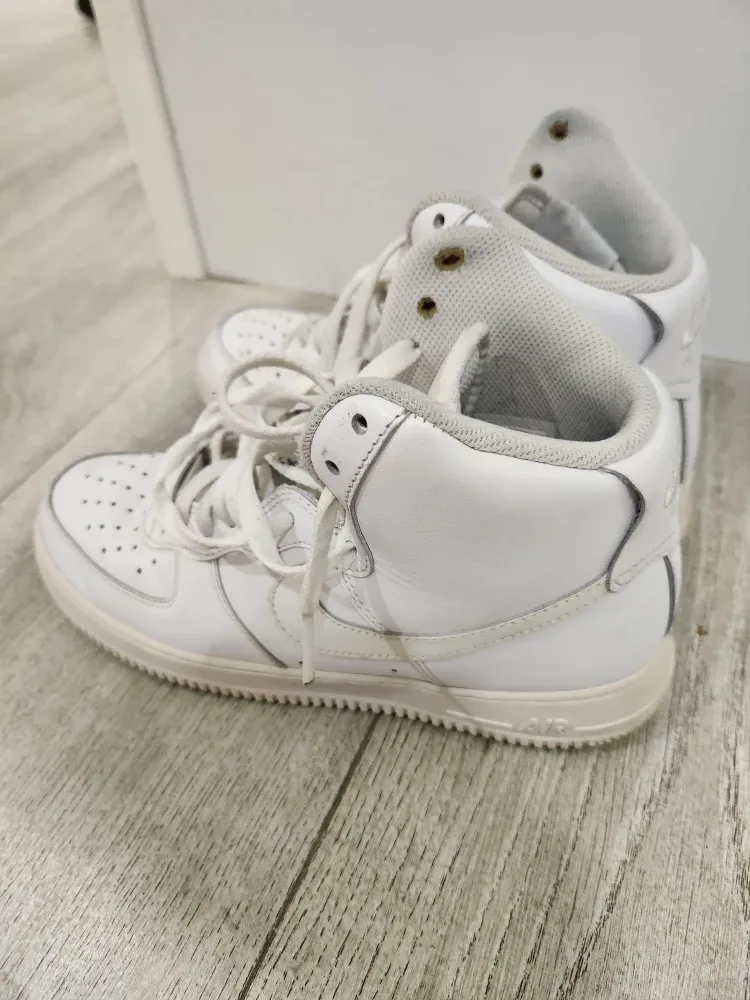 Nike Air Force 1 High '07 White image indicator(3)