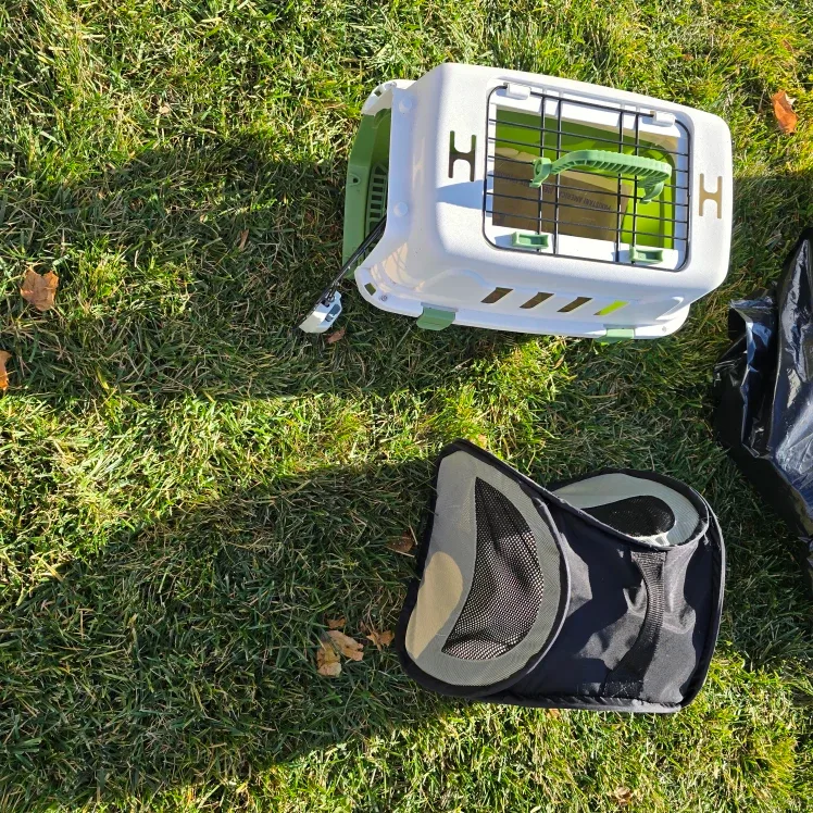 Pet Carrier with Expandable Backpack image indicator(2)