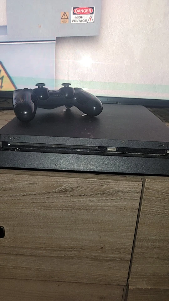 PlayStation 4 Console with Controller - photo 2