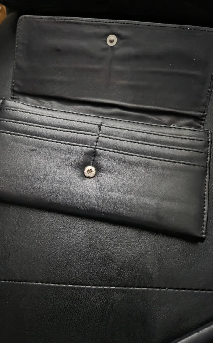 🤎#FREE Guess Black Wallet image indicator(2)