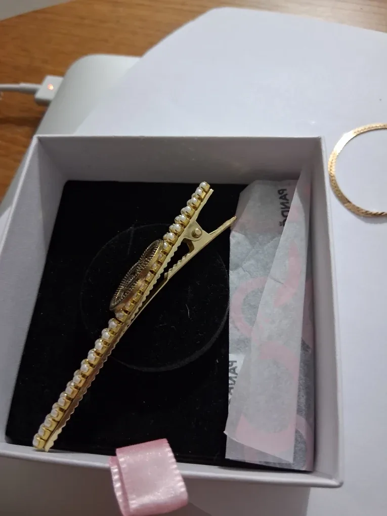 Gucci Hair Clip with Pearls image indicator(3)