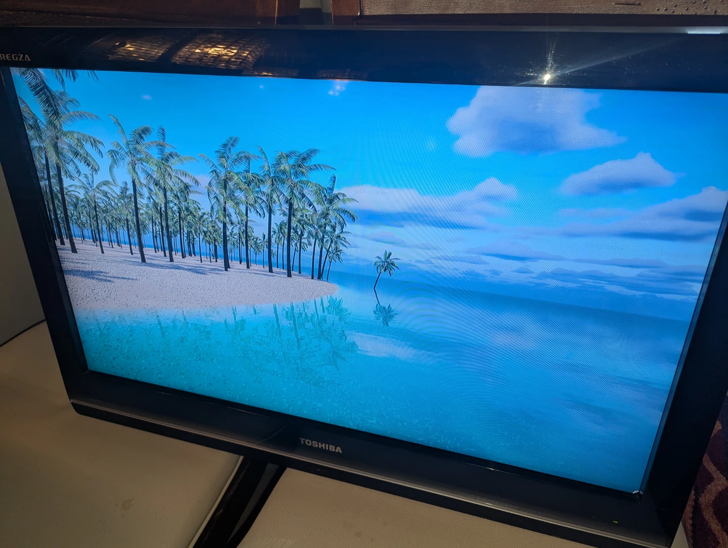 32" Toshiba REGZA LCD HD TV - photo 2