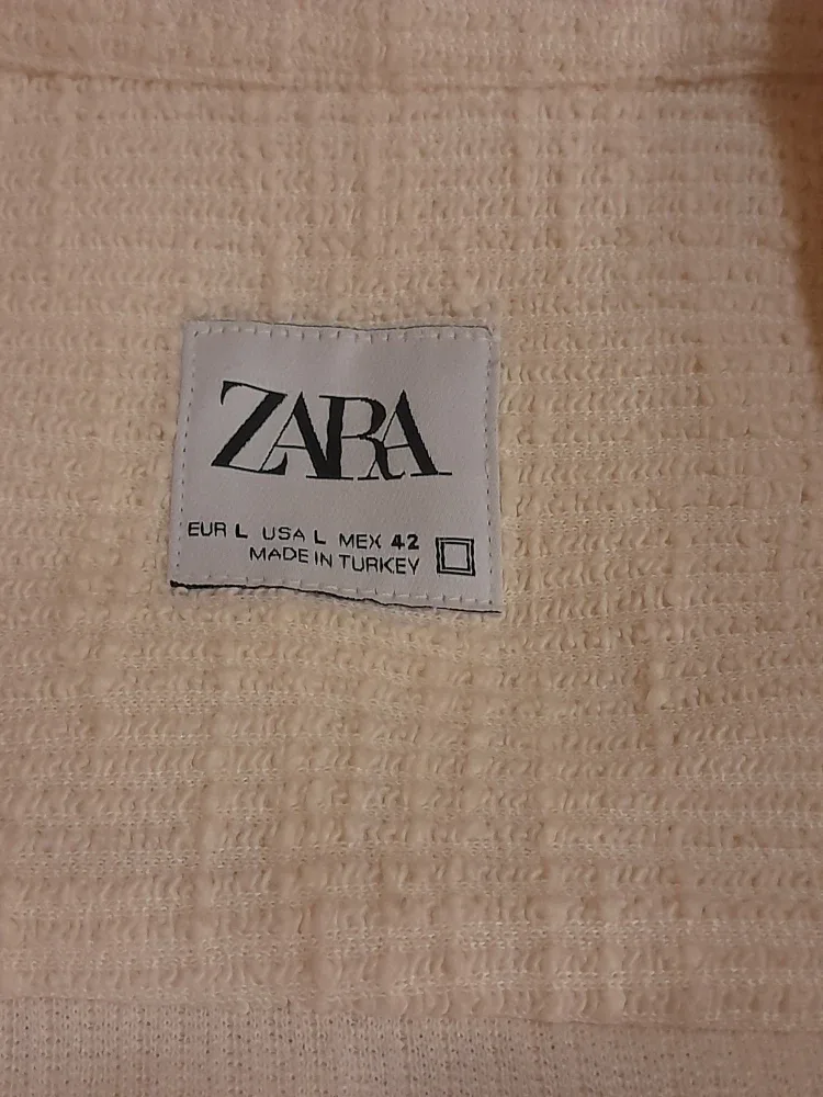 Zara L/XL Button-Up Shirts image indicator(9)