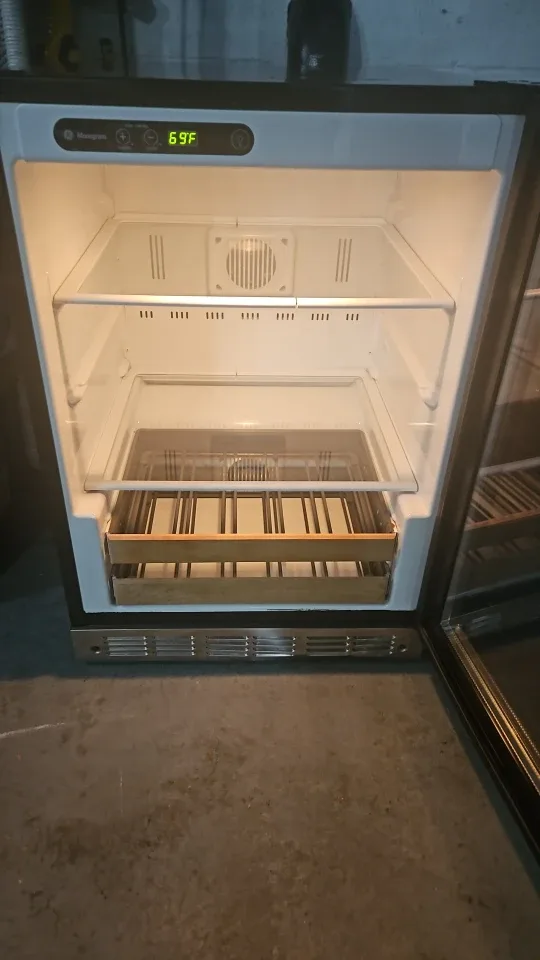 GE Monogram Undercounter Refrigerator image indicator(3)