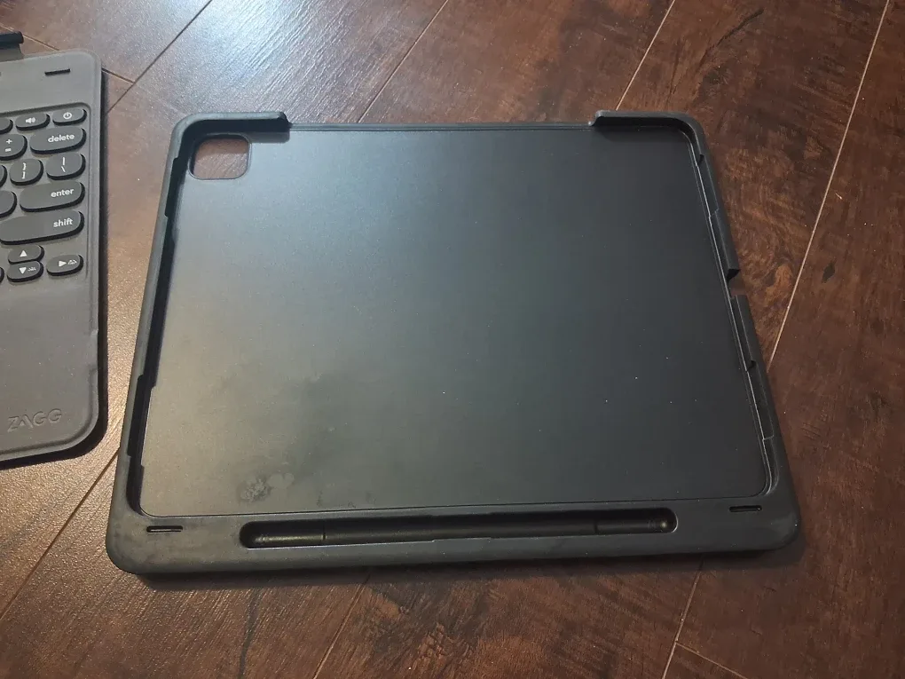 ZAGG Slim Book Go 12.9-inch iPad Pro Keyboard Case image indicator(3)