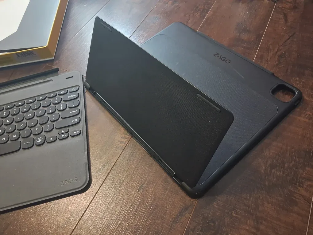 ZAGG Slim Book Go 12.9-inch iPad Pro Keyboard Case image indicator(4)