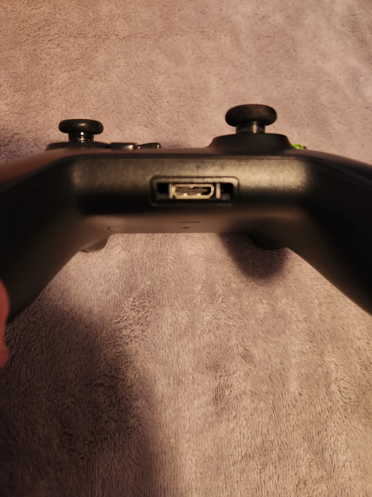 Xbox Wireless Controller - Black it works great - photo 2