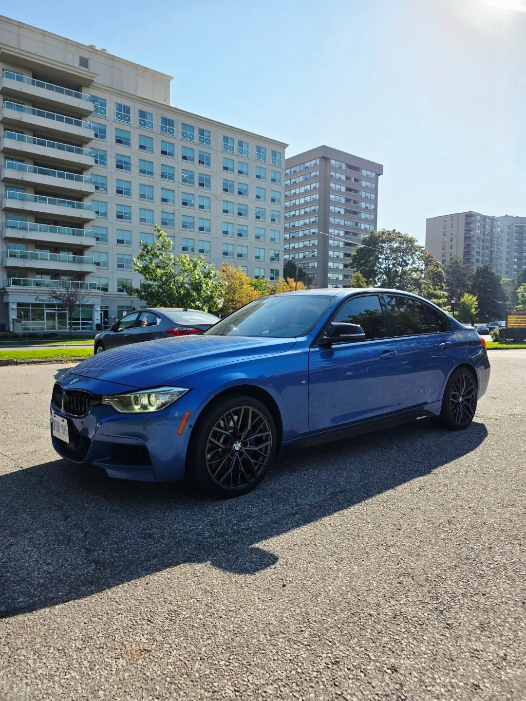 BMW 335i xDrive M package  Series Sedan - Blue image indicator(5)