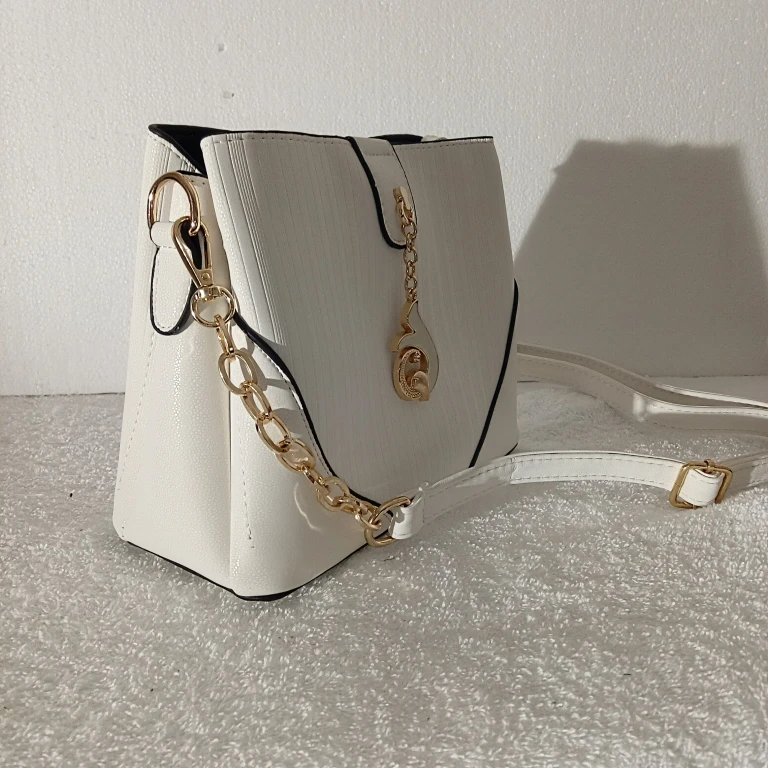 White Shoulder Bag with Gold Chain - photo 2