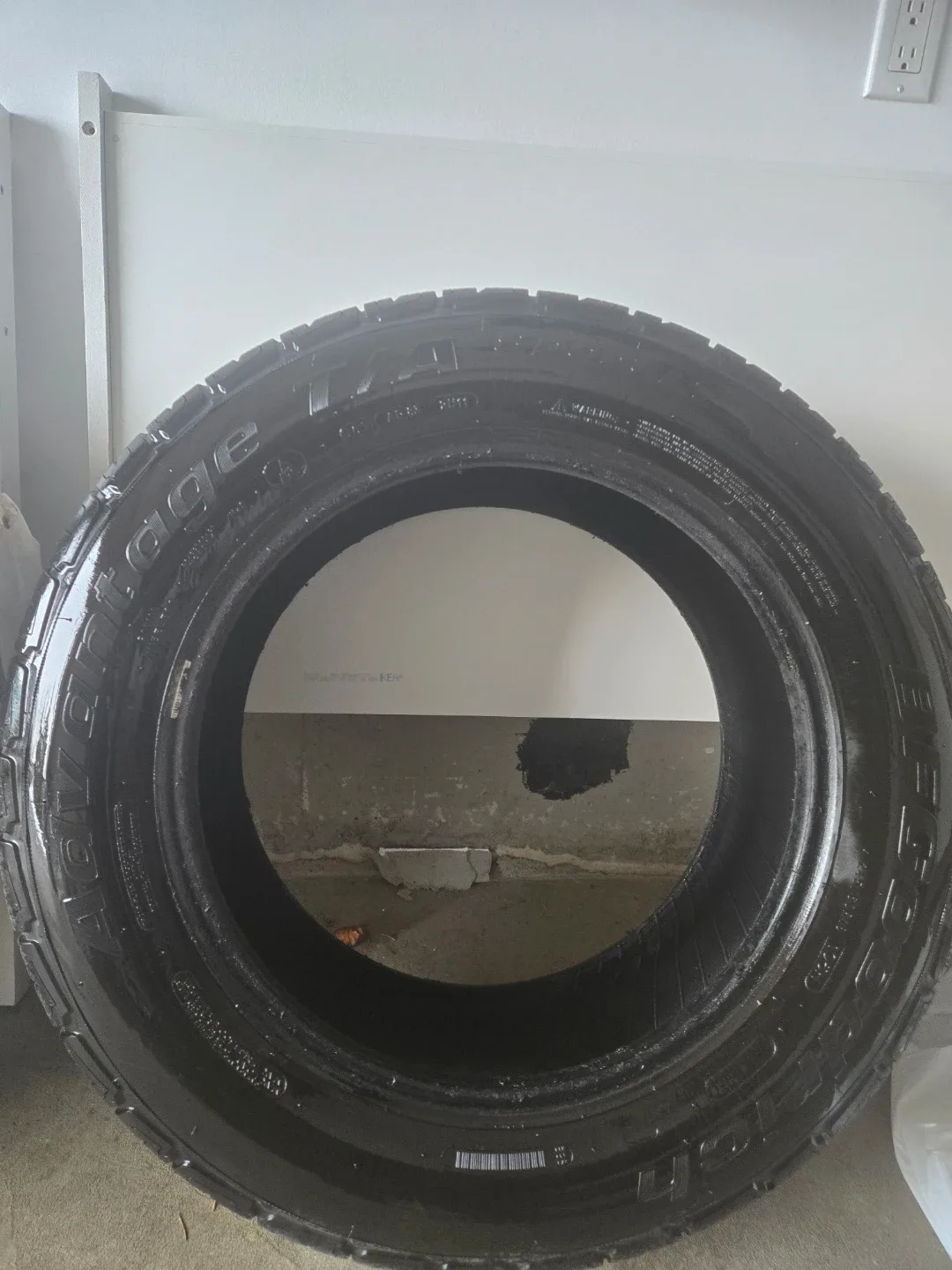Advantage T/A Tire 245/60R18
