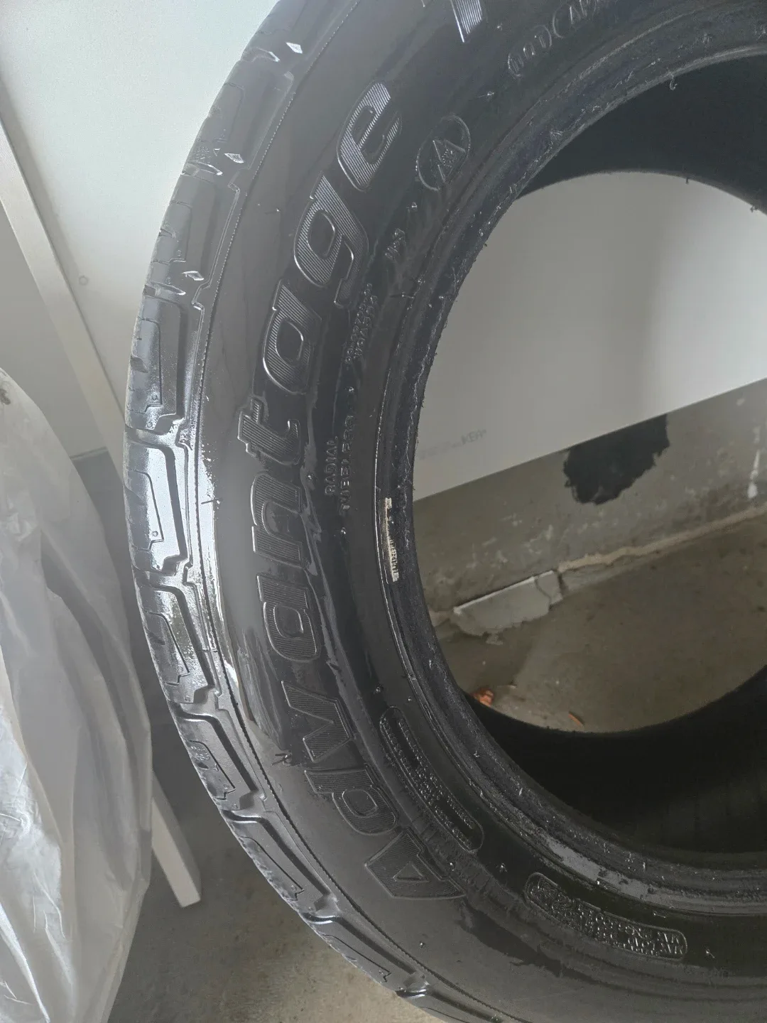 Advantage T/A Tire 245/60R18 image indicator(2)