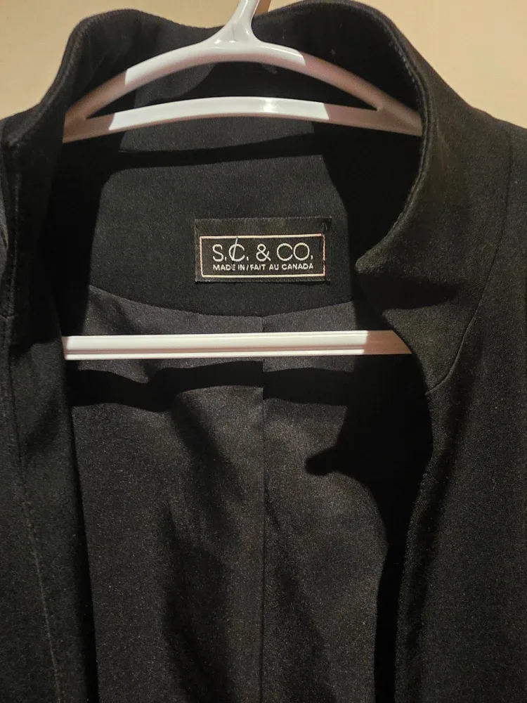 S.C. & CO. Black Cropped Blazer - Made in Canada image indicator(2)