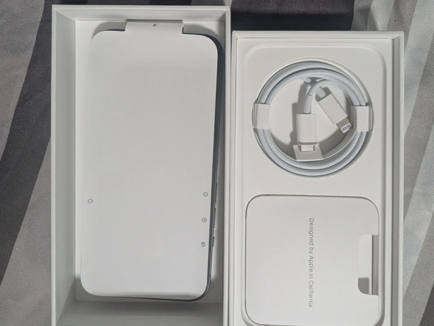 New Apple iPhone 13 - Midnight Black - 128 GB image indicator(3)