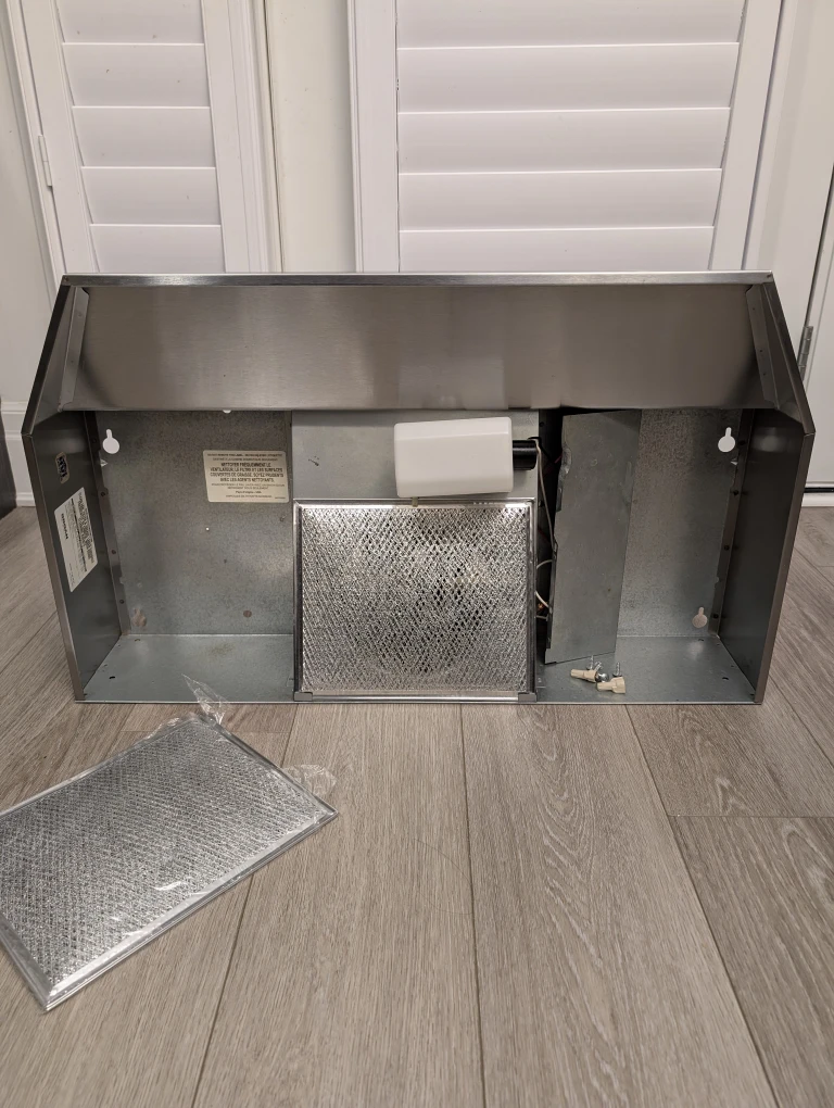 Broan - 24 Inch 160 CFM Under Cabinet Range Vent in Stainless - photo 3
