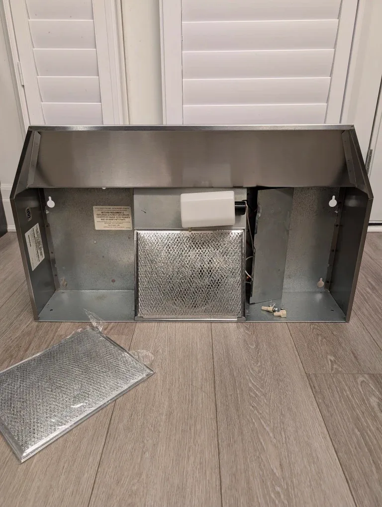 Broan - 24 Inch 160 CFM Under Cabinet Range Vent in Stainless image indicator(3)