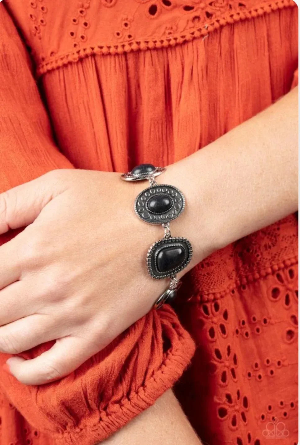 Paparazzi Jewelry Set - Necklace, Bracelet, Earrings image indicator(2)