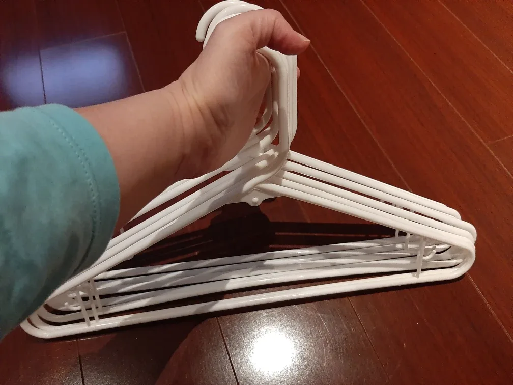 White Plastic Clothes Hangers - Set of 7 image indicator(3)